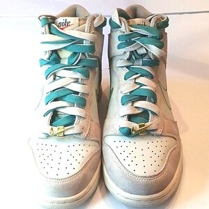 NIKE Dunk Hi Se Athletic Colorway Leather Light Bone/Green Noise Size Youth 6